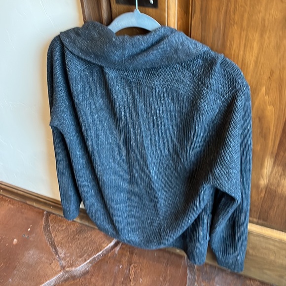 Tod Snyder Linen Grey Cardigan Shawl - Picture 2 of 3